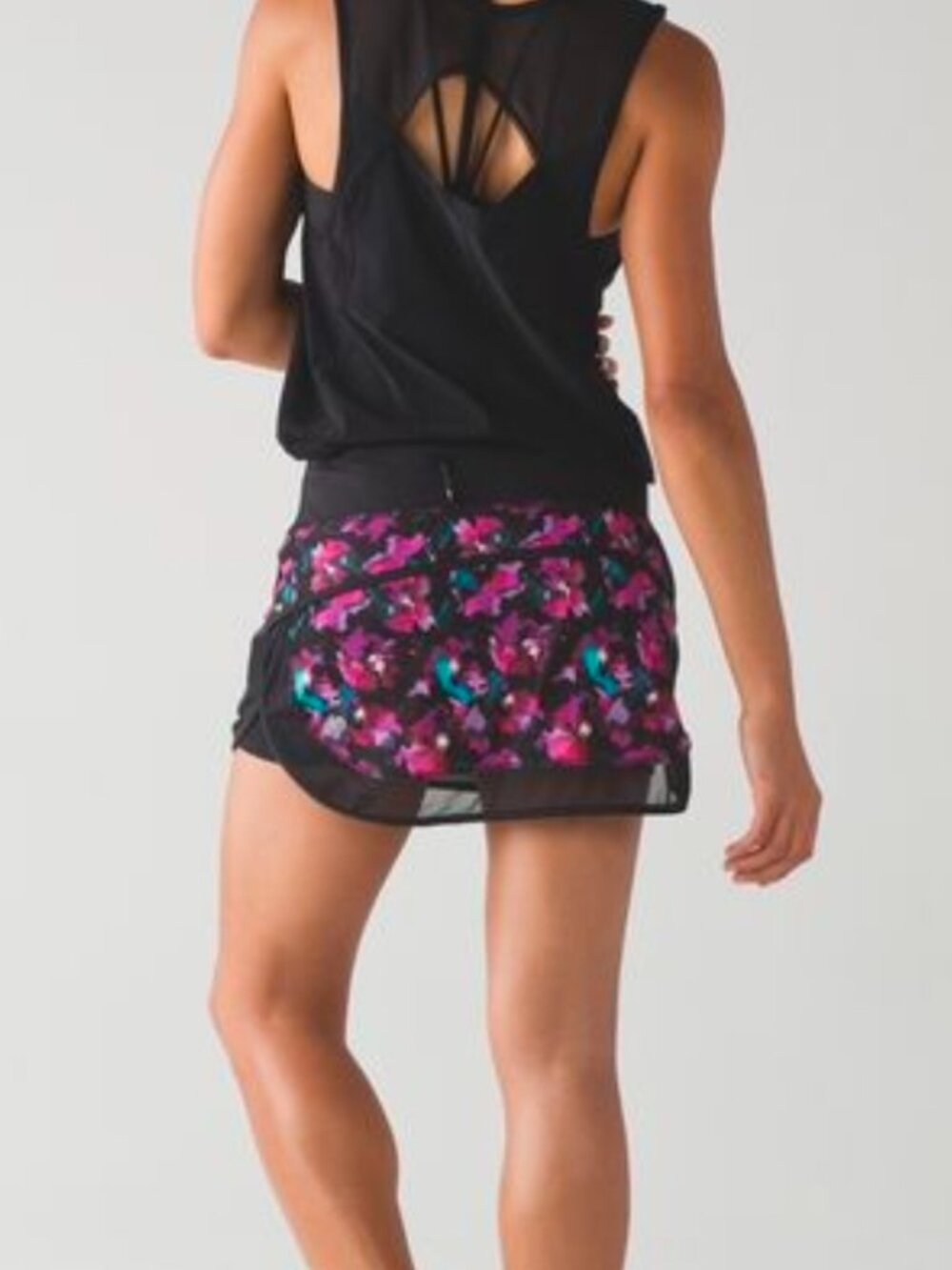 Lululemon Hotty Hot II skirt in Midnight Bloom pattern
